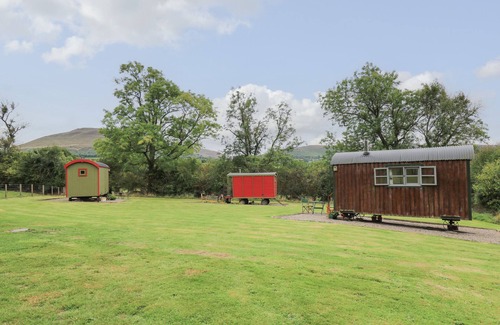 Llanfihangel Tal-y-llyn Cottage | Tilly Gypsy-style Caravan Hut