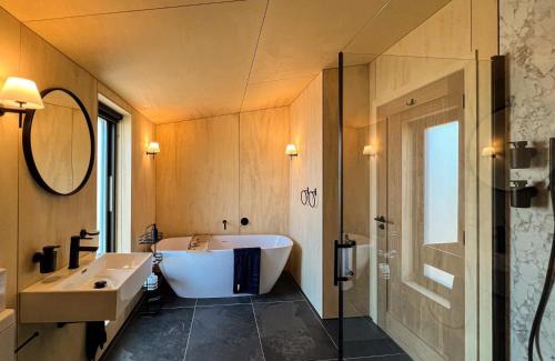Banchory House | Tillyfruskie Farm Holiday Cabin, Finzean