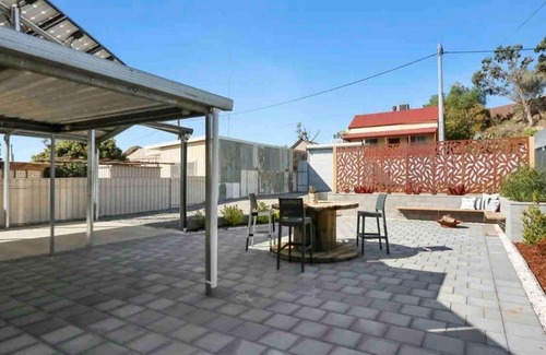 Broken Hill House | Tillys Townhouse
