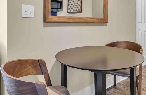 Hope Gardens Apartment | Tim McGraw Themed Apartment!