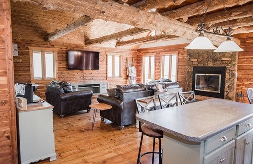 Pittsburg Cabin | Timber Cove Cabin - a relaxing lakeside retreat