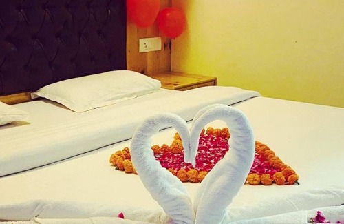 Aleo Hotel | Timber Hill Hotel: Luxury Retreat with Stunning Mountain & Snow Views