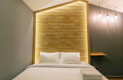 Thanon Phetchaburi Hostel | Timber Hostel