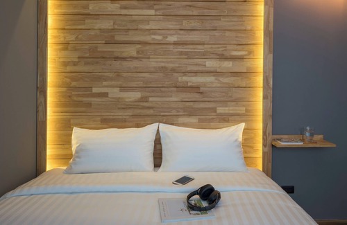 Thanon Phetchaburi Hostel | Timber Hostel