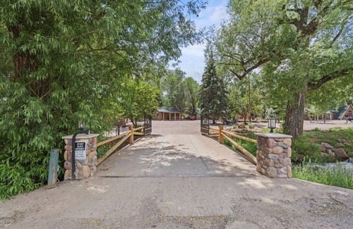 Colorado Springs Apartment | Timber Lodge Cabin #1