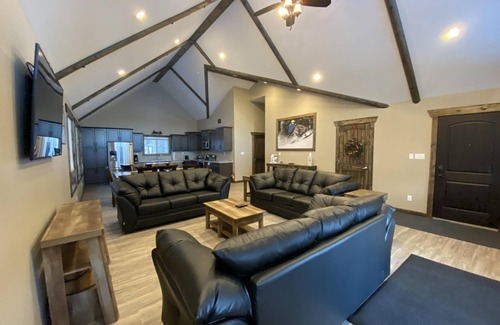 Valemount House | Timber Lodge Cabin Rental