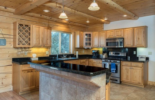Timber Ridge Ranch House | Timber Lodge: Family Log Hm w/Amazing Views, 3 Acres Near Town, A/C, Hot Tub