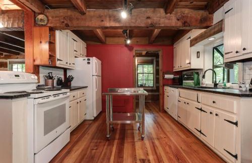 Big Canoe House | Timber Lodge - Relax in rustic luxury in Big Canoe