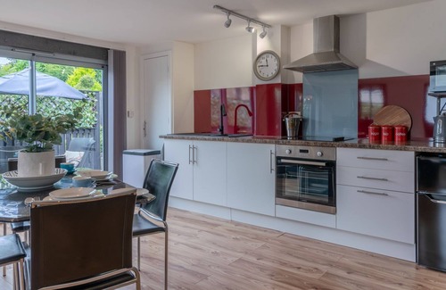 Kidlington Cottage | Timber Lodge - sleeps 2 guests in 1 bedroom