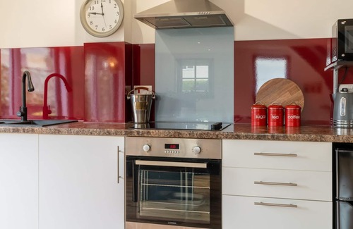 Kidlington Cottage | Timber Lodge - sleeps 2 guests in 1 bedroom