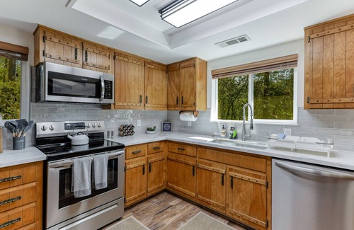 O'Brien Cabin | Timber Lodge : Tranquil Forest & Easy Lake access!