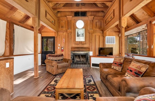 Yosemite West Cabin | Timber Lodge Yosemite – Warm, welcoming and well within Yosemite!