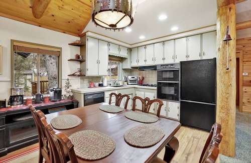 Boulder Bay Cabin | Timber Pines Chalet Retreat Cottage w/Hot Tub