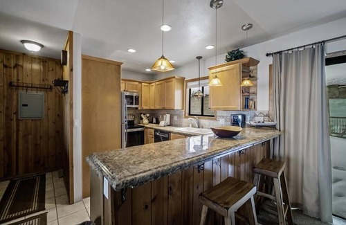 Mammoth Lakes Condo | Timber Ridge #29 - Ski in/Ski Out to Eagle Lodge