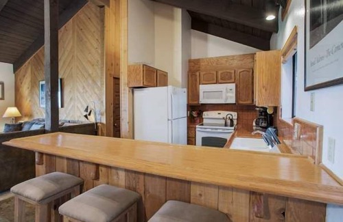 Mammoth Lakes Apartment | Timber Ridge #34 - Ski in/Ski Out to Eagle Lodge
