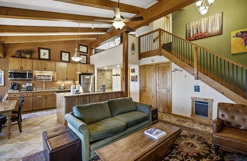 Mammoth Lakes Condo | Timber Ridge #50 - Ski in/Ski Out to Canyon Lodge
