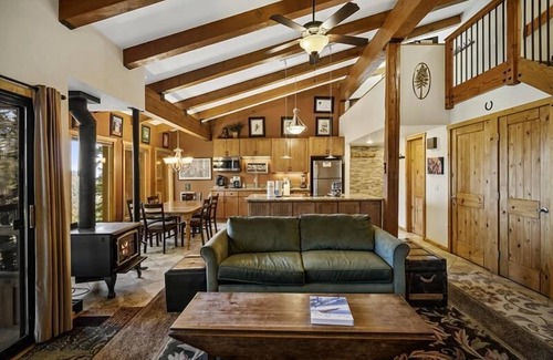 Mammoth Lakes Condo | Timber Ridge #50 - Ski in/Ski Out to Canyon Lodge