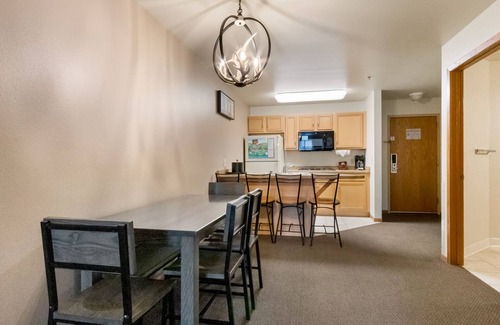 Lake Geneva Apartment | Timber Ridge Lodge and Waterpark