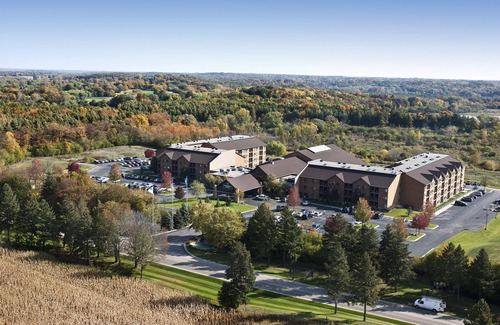 Lake Geneva Apartment | Timber Ridge Lodge and Waterpark