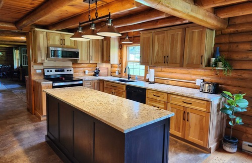 Hill City Cabin | Timber Ridge Lodge, Hill City with 6 bedrooms/4.5 baths 7 acres, stream, meadow!