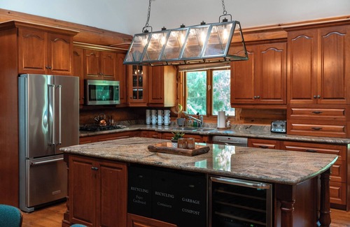 Centre Wellington House | Timber Sky Estate - Family & Pet-Friendly Log Cabin in Elora