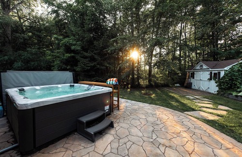Centre Wellington House | Timber Sky Estate - Family & Pet-Friendly Log Cabin in Elora