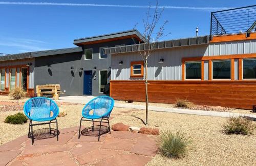 Kanab House | Timber & Tin E 2Bed 2Bath w Pool & Rooftop Deck
