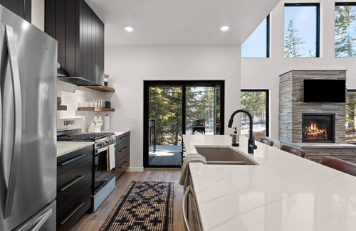 Lead House | Timber Trails: Pet-Friendly Haven for Adventurers