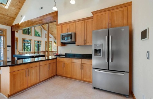 Fort Bragg House | TIMBER VACATION - Home Movie Theater, Ping Pong, Air Hockey, Pool - Fort Bragg