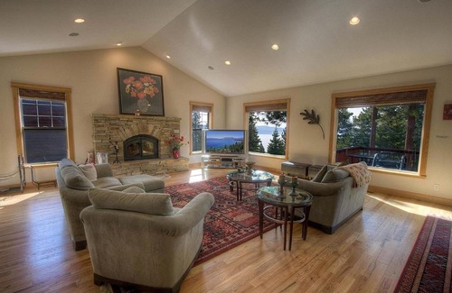 Kingswood Estates House | Timber View Lodge by Lake Tahoe Accommodations