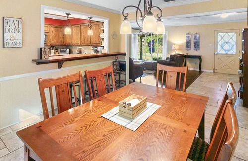 Longview House | Timber View Retreat-Large 4 BR close to shopping & restaurants in NE Longview