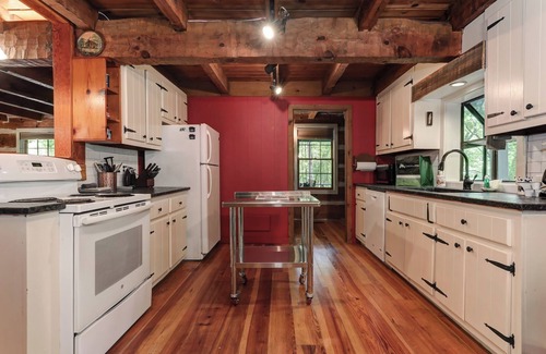 Big Canoe House | Timber Wolf Lodge - Relax in rustic luxury in Big Canoe!