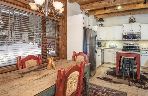 Timbercreek Lodges Cabin | Timbercreek #8b 2 Bedroom Home by RedAwning