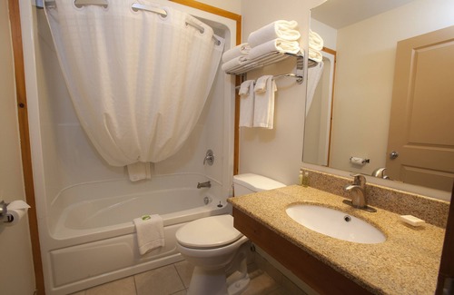 Keewatin Hotel | Timberland Inn