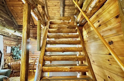 Old Washington Cabin | Timberline Cabins - The Richmond Cabin - Hot tub, Pets, WiFi, Fireplace