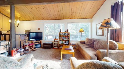 Mammoth Lakes Apartment | Timberline Condominium #44