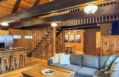 Government Camp House | Timberline Family Cabin for 12! 2min to Shuttle