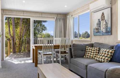 Taupo House | Timberline Retreat - central location