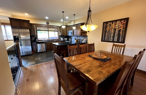 East Kootenay Condo | TimberStone 14 - Golf - Ski - Hike - Chill - Private Hot Tub - Sleeps 9