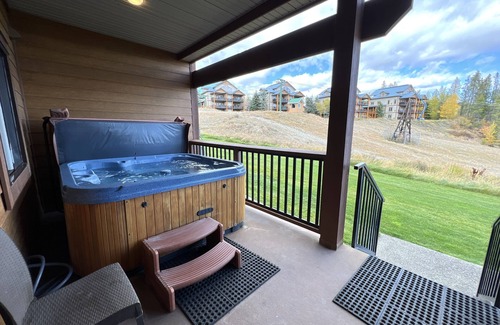 East Kootenay Condo | TimberStone 14 - Golf - Ski - Hike - Chill - Private Hot Tub - Sleeps 9
