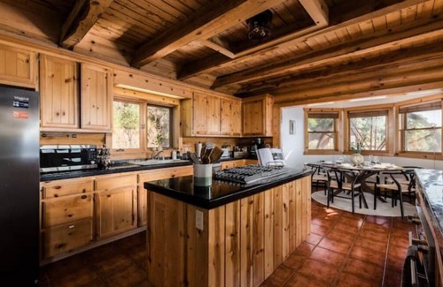 Kelseyville Cabin | TimberTales - A cozy log cabin with magical lakeviews