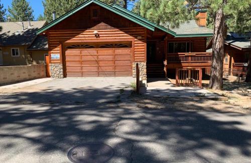 Big Bear Lake Villa | TimberWood Cabin- 3 Bdr - 2 Bth - Big Game room - Prime Location in Big Bear Lake