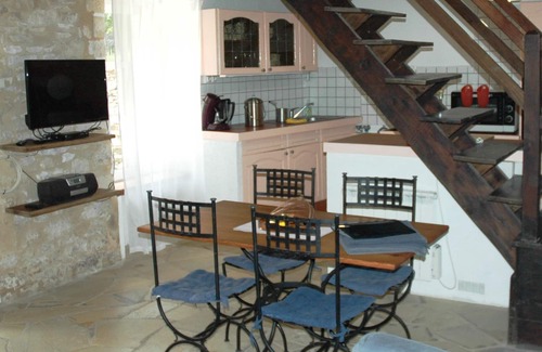 Berbiguieres Cottage | time for a break-The little house in the center of the village with a view of the castle
