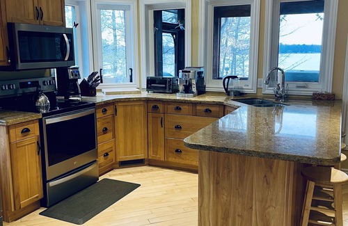 Gravenhurst House | "Time to Exhale" cottage on the lake
