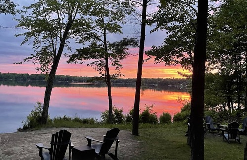 Gravenhurst House | "Time to Exhale" cottage on the lake