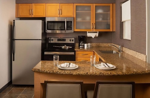 Brentwood Hotel | Time To Relax in Your Suite! Full Kitchen, Outdoor Pool, Free Breakfast