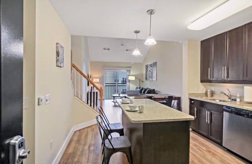 Eisenhower East Apartment | Time to Relax on The Cozy Old Town LOFT