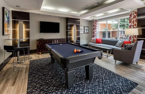 Eisenhower East Apartment | Time to Relax on The Cozy Old Town LOFT