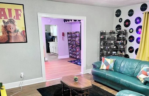 Mapleton/Fall Creek House | Time Traveler's Dream: Retro 80s Fun!