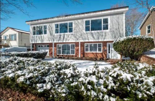 Waterford Valley House | Timeless 3br Mid-century Modern St Johns Gem